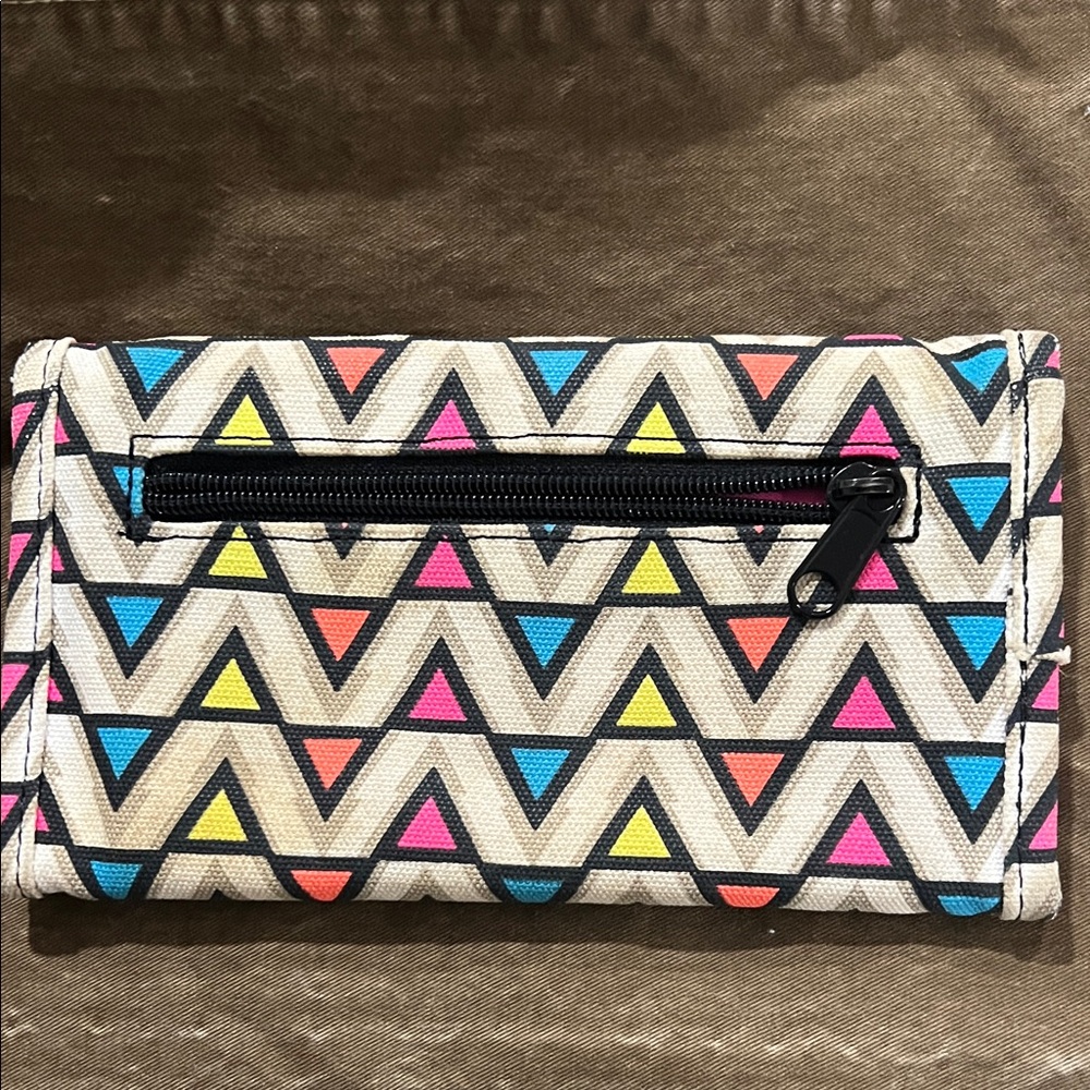 Kavu Triangular Pattern Wallet - Multicolor - image 2